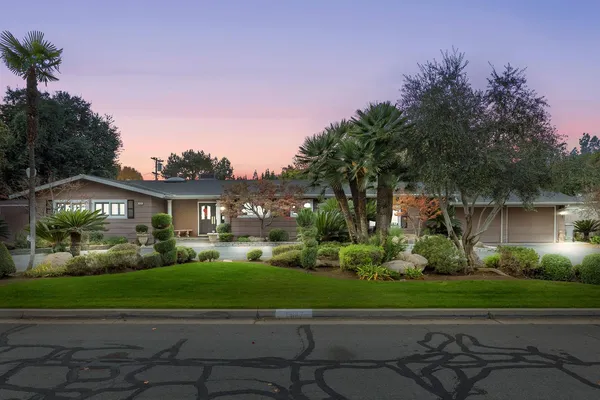 $655,000 | 5627 North Kavanagh Avenue, Fresno, CA 93711