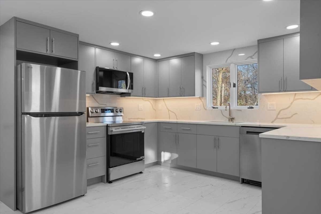 144 Howe Street Marlborough, MA 01752 - Photo 11 of 36