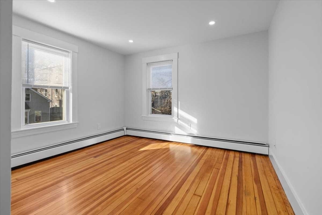 144 Howe Street Marlborough, MA 01752 - Photo 22 of 36