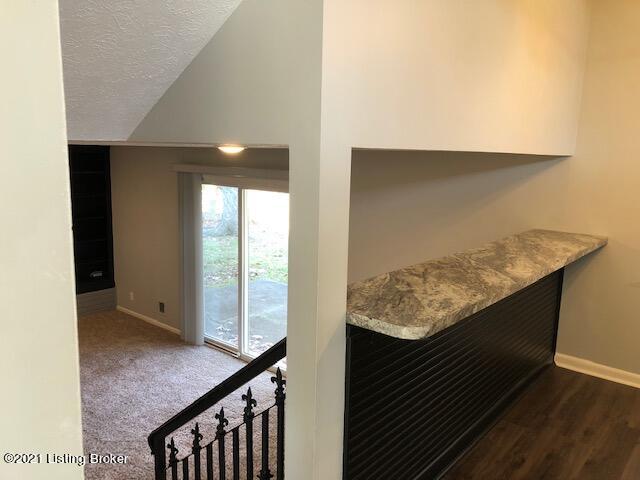 6709 Fernview Road Louisville, KY 40291 - Photo 10 of 39 10Kitchen bar2