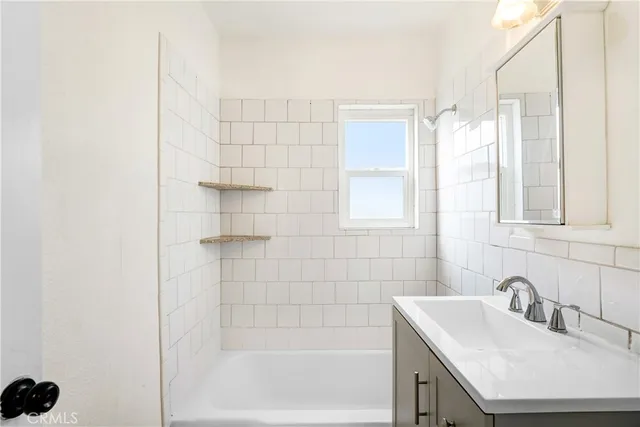 $3,800 | 750 West 118th Street, Los Angeles, CA 90044