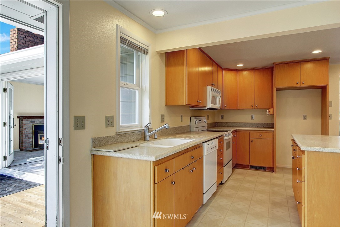 5102 Rucker Avenue Everett, WA 98203 - Photo 9 of 30 Gallery Image 9