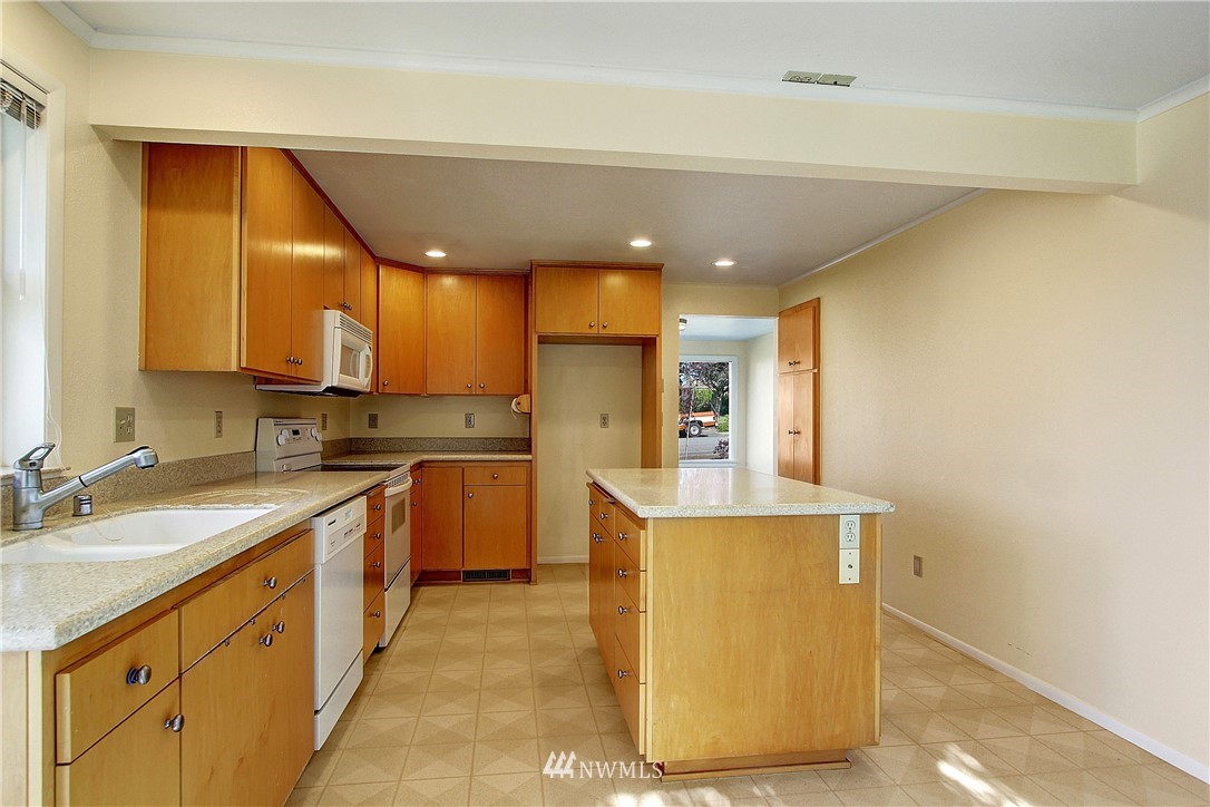 5102 Rucker Avenue Everett, WA 98203 - Photo 10 of 30 Gallery Image 10
