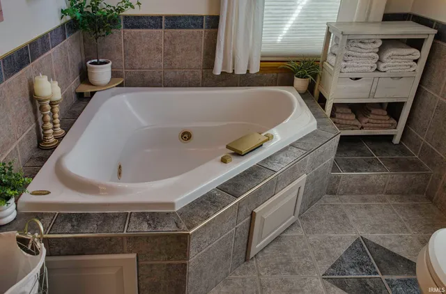 $649,900 | 10453 Highway 101, Decatur, IN 46733