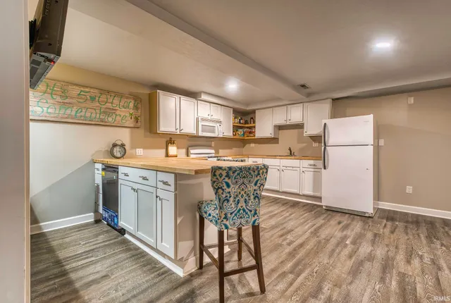 $649,900 | 10453 Highway 101, Decatur, IN 46733