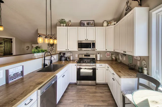 $649,900 | 10453 Highway 101, Decatur, IN 46733