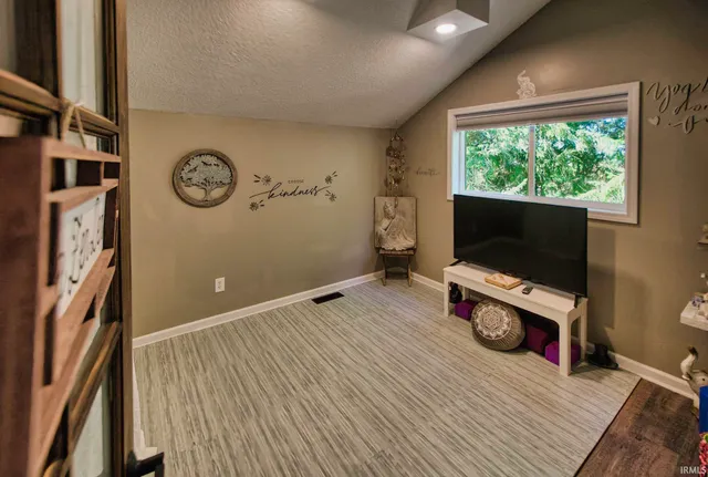 $649,900 | 10453 Highway 101, Decatur, IN 46733