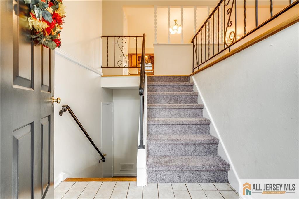 106 Farragut Avenue Middlesex, NJ 08846 - Photo 3 of 25 a view of entryway