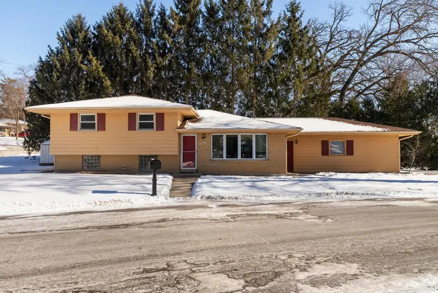 $450,000 | 2845 Tomahawk Court, Middleton, WI 53562