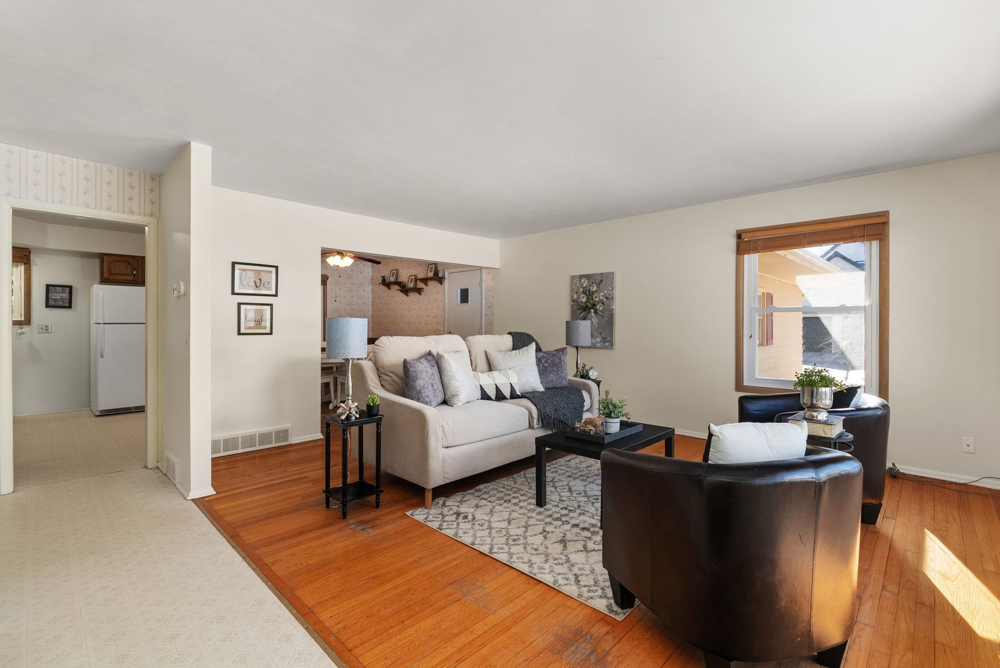 2845 Tomahawk Court Middleton, WI 53562 - Photo 2 of 23