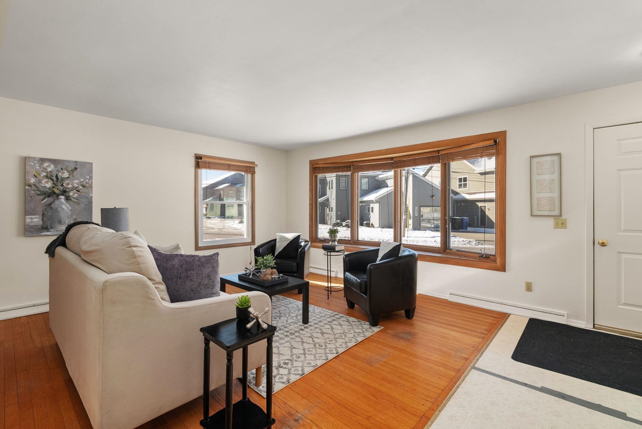 2845 Tomahawk Court Middleton, WI 53562 - Photo 3 of 23