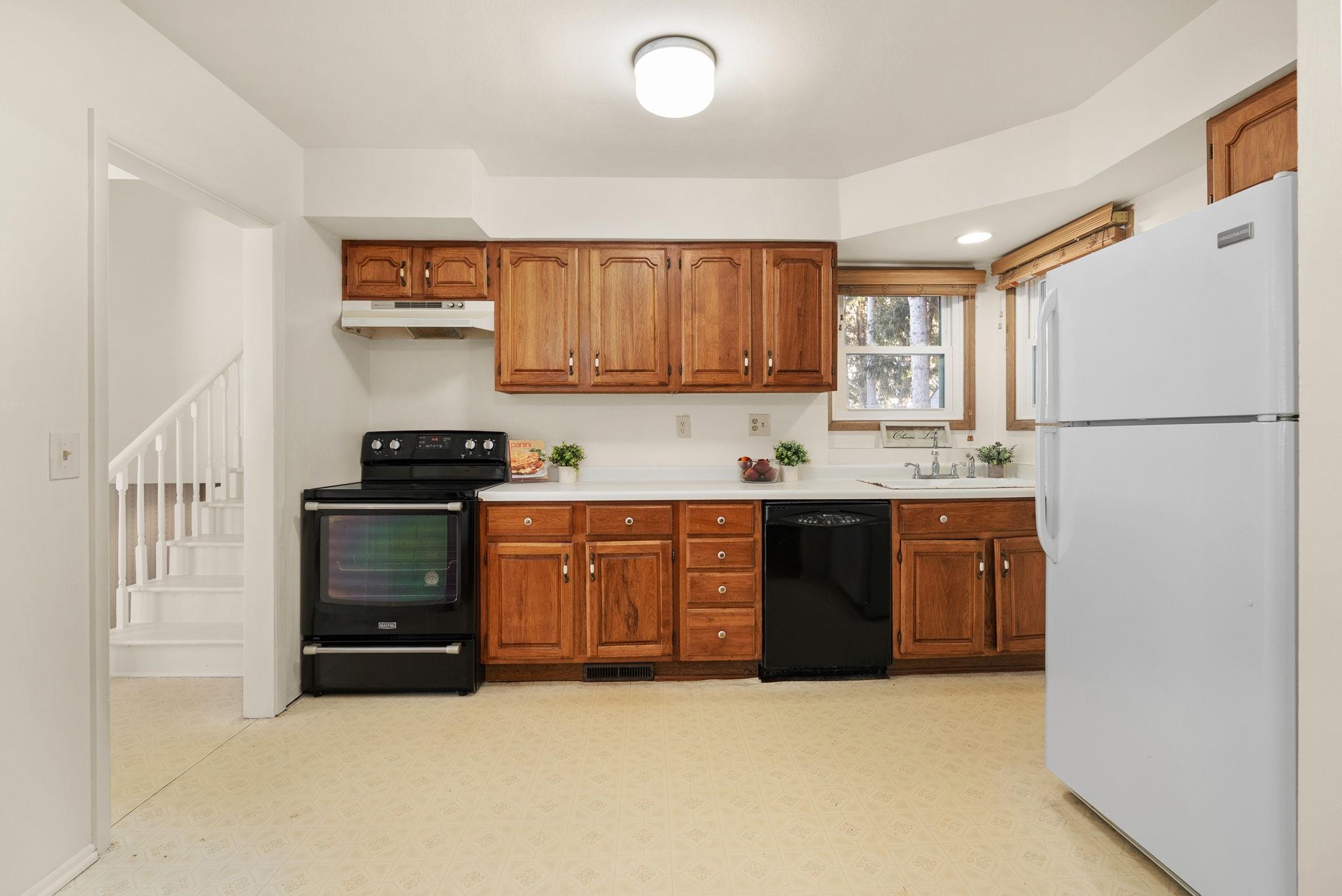 2845 Tomahawk Court Middleton, WI 53562 - Photo 8 of 23