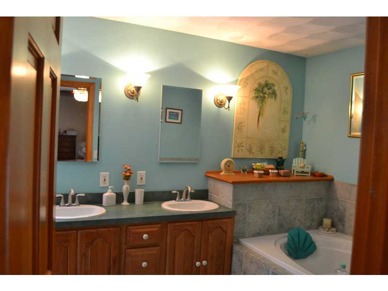 73 Reservoir Road Coventry, RI 02816 - Photo 17 of 25 Master Bath/Spa.