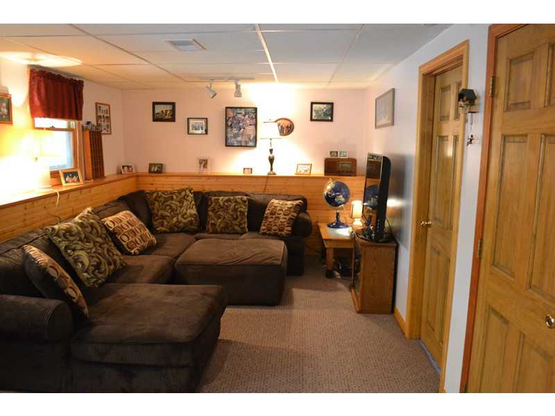 73 Reservoir Road Coventry, RI 02816 - Photo 22 of 25 Den/Family/Great Room.