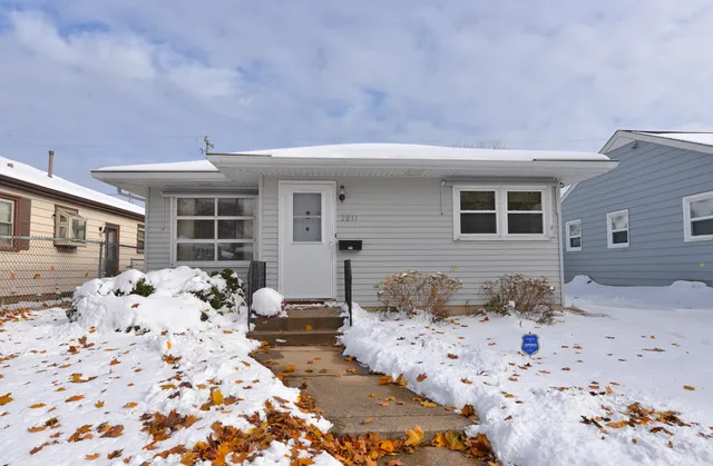 $189,900 | 2031 Wustum Avenue, Racine, WI 53404