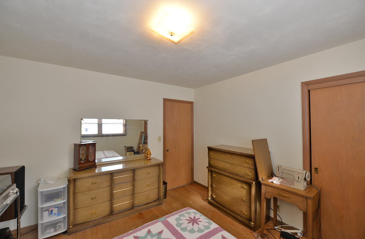 2031 Wustum Avenue Racine, WI 53404 - Photo 11 of 24 Photo 11