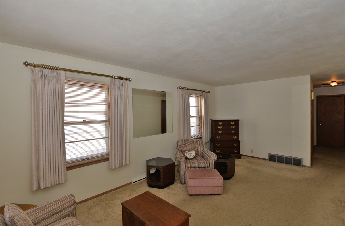 2031 Wustum Avenue Racine, WI 53404 - Photo 2 of 24 Photo 2