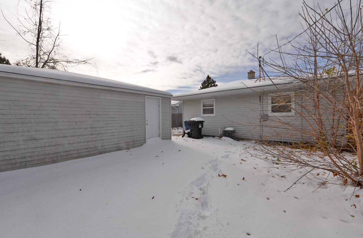 2031 Wustum Avenue Racine, WI 53404 - Photo 21 of 24 Photo 31