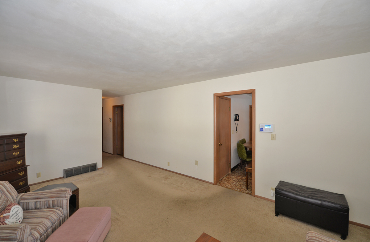 2031 Wustum Avenue Racine, WI 53404 - Photo 3 of 24 Photo 3