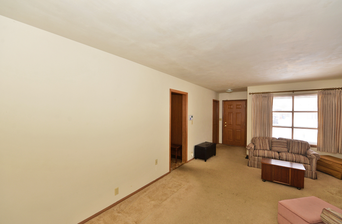 2031 Wustum Avenue Racine, WI 53404 - Photo 4 of 24 Photo 4