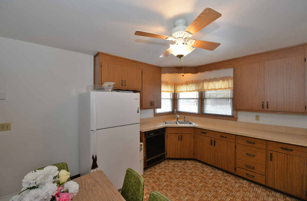 2031 Wustum Avenue Racine, WI 53404 - Photo 6 of 24 Photo 6