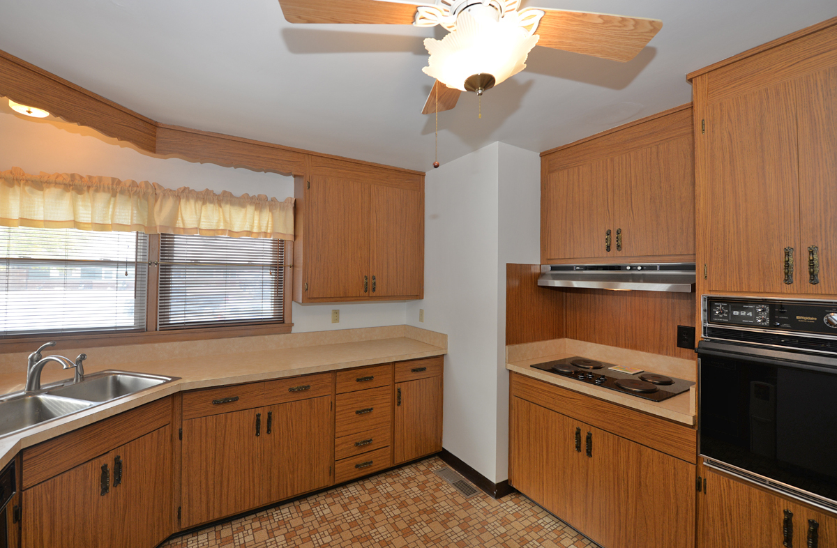 2031 Wustum Avenue Racine, WI 53404 - Photo 7 of 24 Photo 7