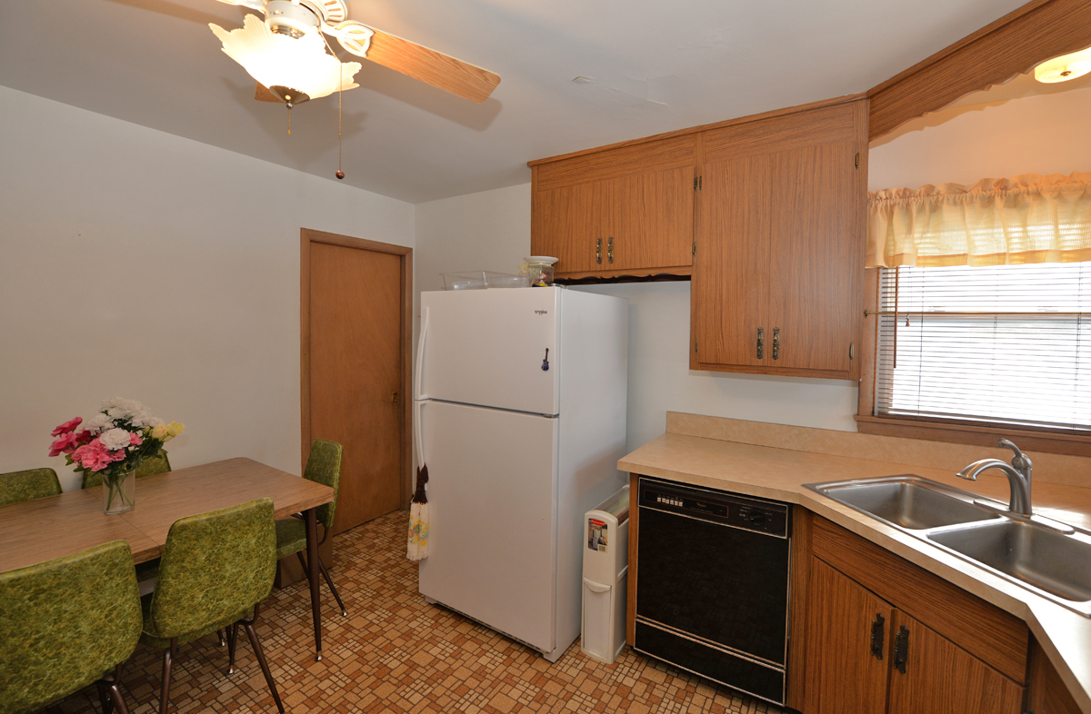 2031 Wustum Avenue Racine, WI 53404 - Photo 9 of 24 Photo 9