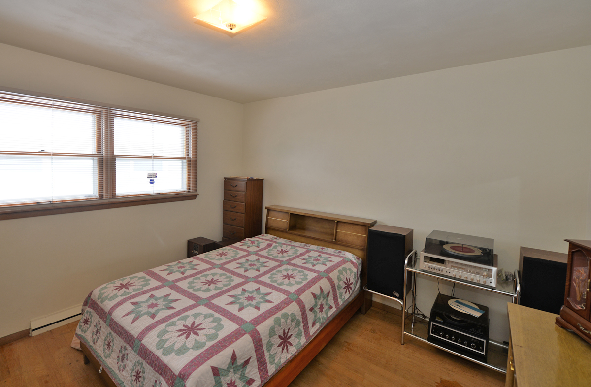 2031 Wustum Avenue Racine, WI 53404 - Photo 10 of 24 Photo 10