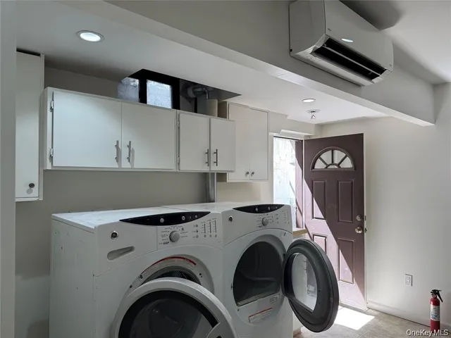 a view of entryway with washer and dryer