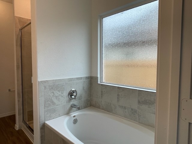 10413 Premier Park Street Austin, TX 78747 - Photo 13 of 24 a bathroom with a bathtub