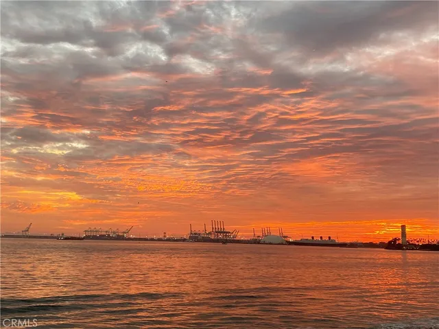 $1,795 | 800 East Ocean Boulevard, Long Beach, CA 90802