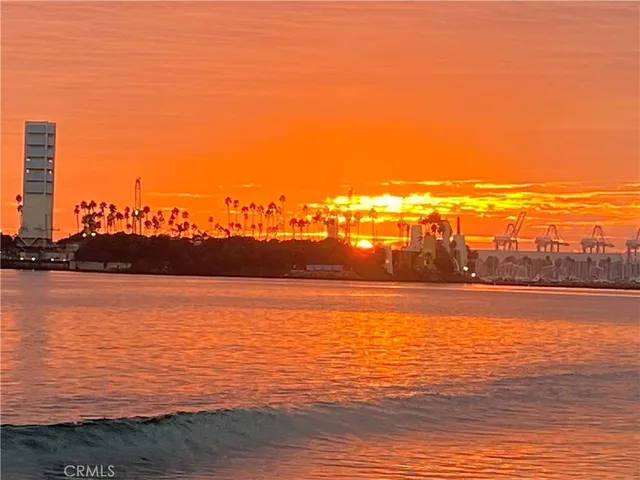 $1,795 | 800 East Ocean Boulevard, Long Beach, CA 90802