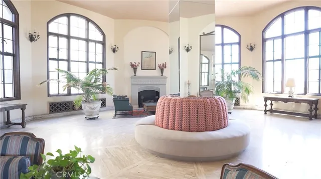 $1,795 | 800 East Ocean Boulevard, Long Beach, CA 90802