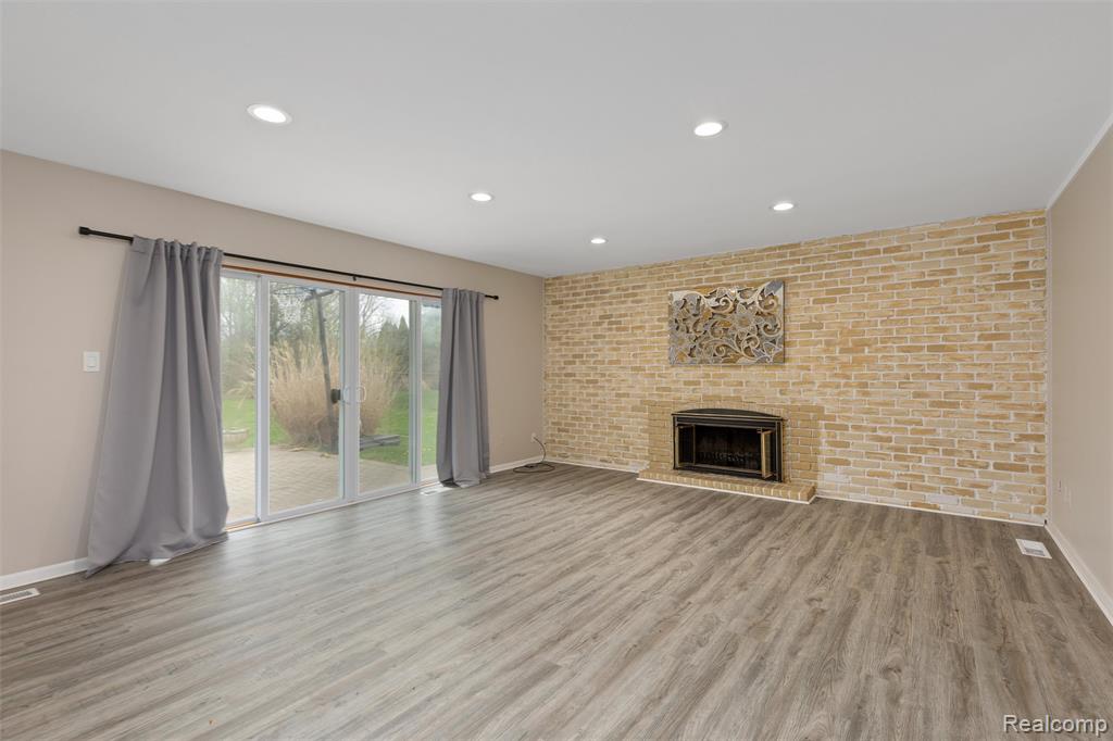 2505 Rambling Way Bloomfield Hills, MI 48302 - Photo 9 of 21