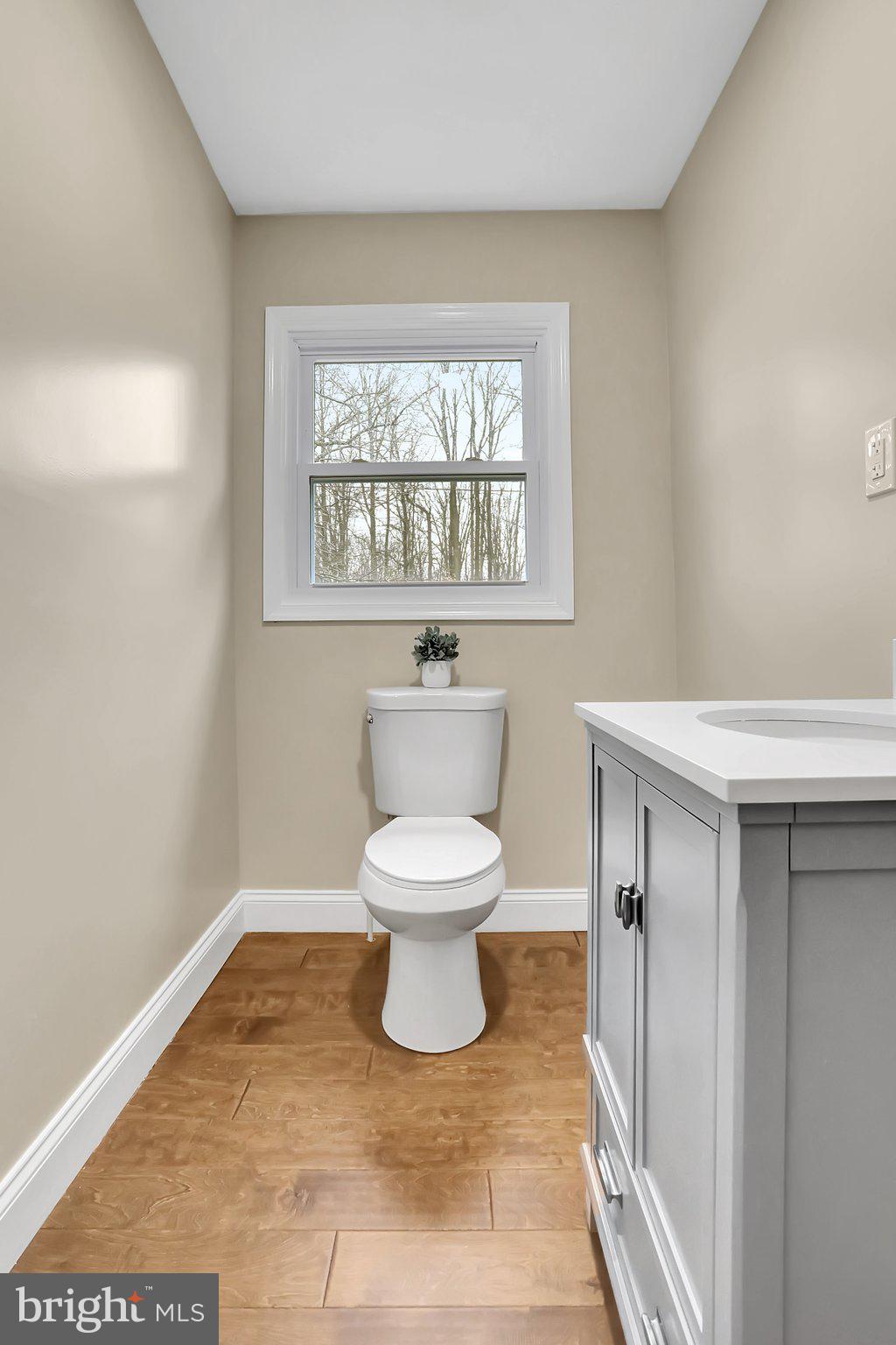 8635 Chestnut Grove Road Frederick, MD 21701 - Photo 9 of 34 Half Bath off just off the living room