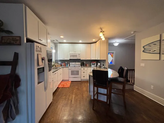 $2,300 | 348 B Washington Street, Dover, NH 03820