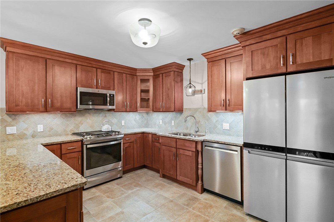 78 Conservatory Way, Unit 78 Saunderstown, RI 02874 - Photo 11 of 34