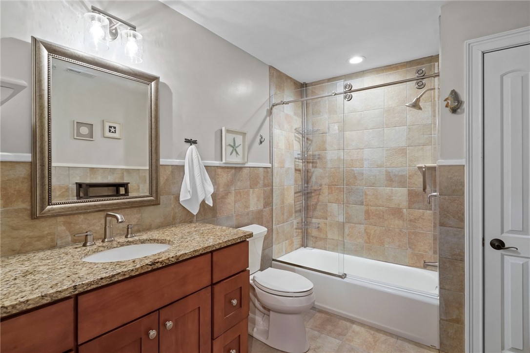 78 Conservatory Way, Unit 78 Saunderstown, RI 02874 - Photo 25 of 34 Hall bath with tub and shower