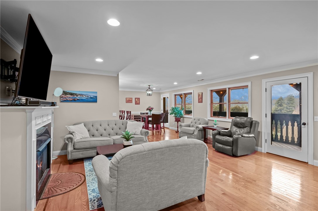 78 Conservatory Way, Unit 78 Saunderstown, RI 02874 - Photo 7 of 34 Open space with great light