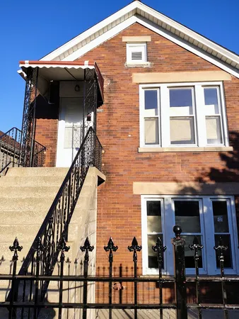$2,300 | 3329 South Oakley Avenue, Unit 1, Chicago, IL 60608