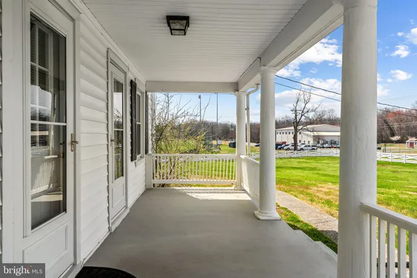 $949,500 | 57 School House Road, Washington, VA 22747