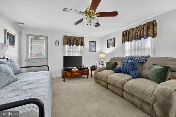 $949,500 | 57 School House Road, Washington, VA 22747
