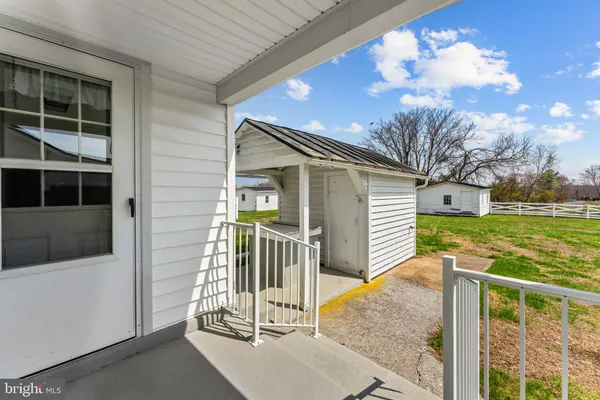 $949,500 | 57 School House Road, Washington, VA 22747