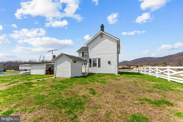 $949,500 | 57 School House Road, Washington, VA 22747