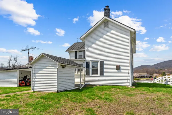 $949,500 | 57 School House Road, Washington, VA 22747