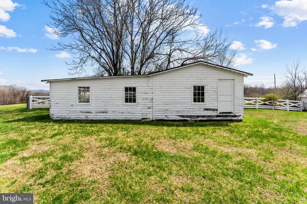 $949,500 | 57 School House Road, Washington, VA 22747