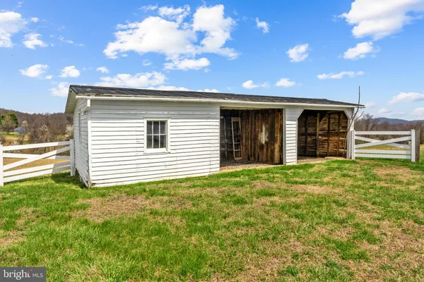 $949,500 | 57 School House Road, Washington, VA 22747