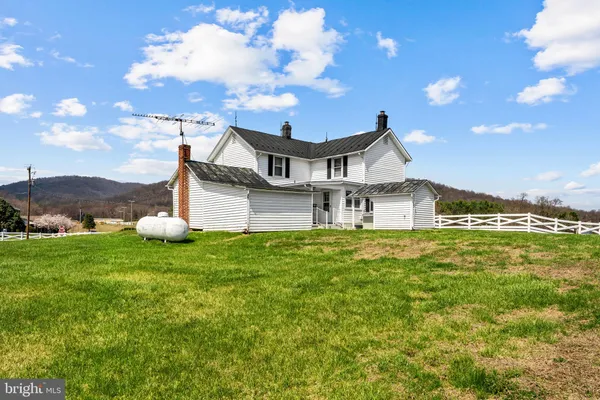 $949,500 | 57 School House Road, Washington, VA 22747