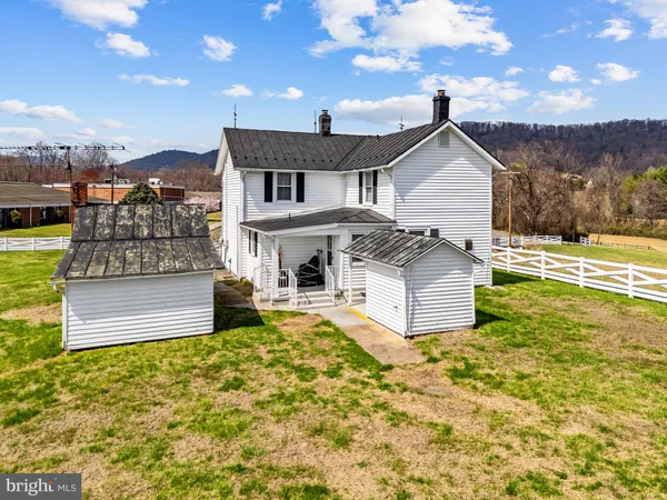 $949,500 | 57 School House Road, Washington, VA 22747