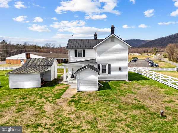 $949,500 | 57 School House Road, Washington, VA 22747
